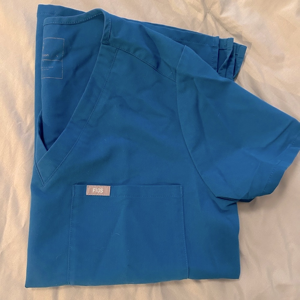 Scrub top, Figs Catarina, size small, blue